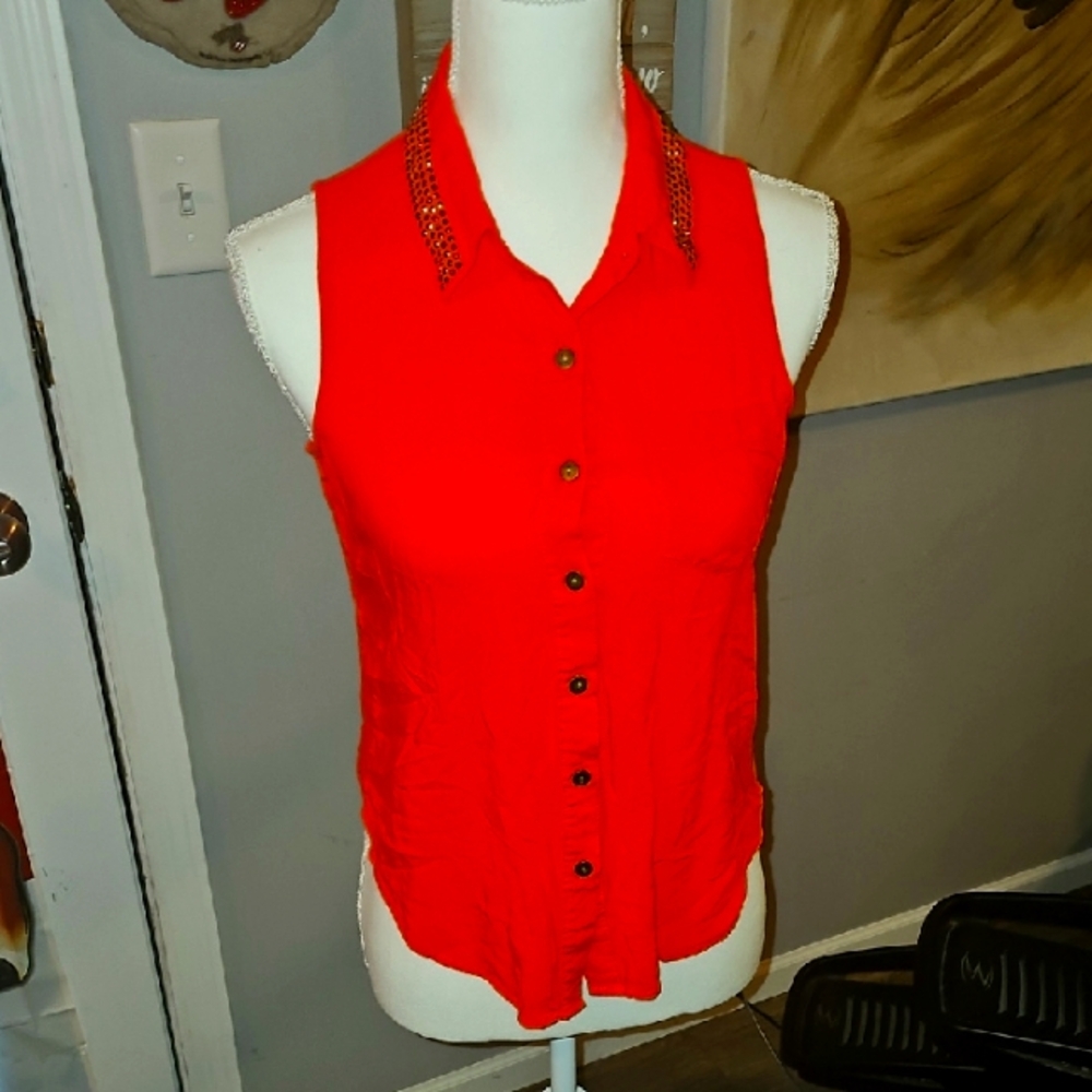 By&By Red/Orange Sleeveless Button-Up Top. Sz SM Goldish accents around neck.